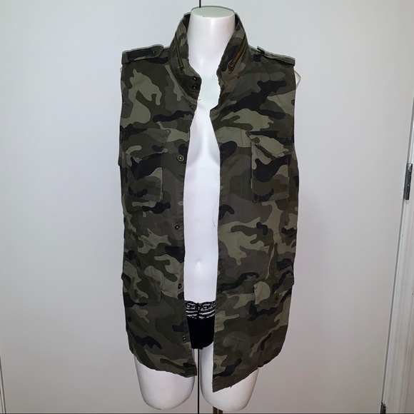 Love Tree Jackets & Blazers - Love Tree camouflage vest
